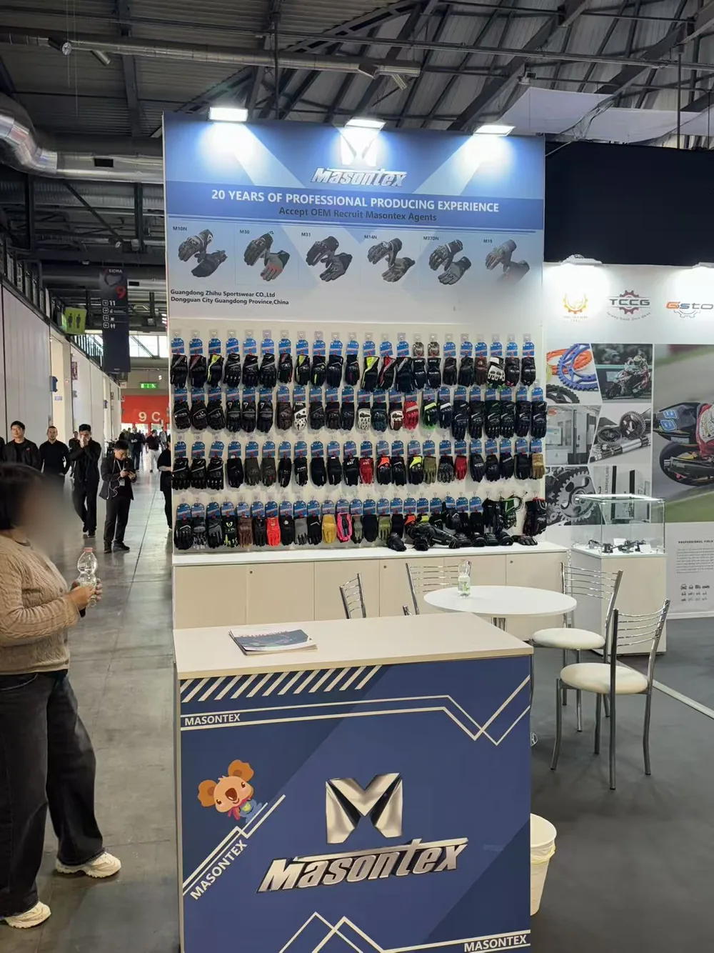 Espacio de MASONTEX con productos expuestos en Milán