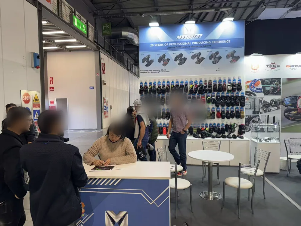 Reunión presencial en el espacio de MASONTEX en Milán